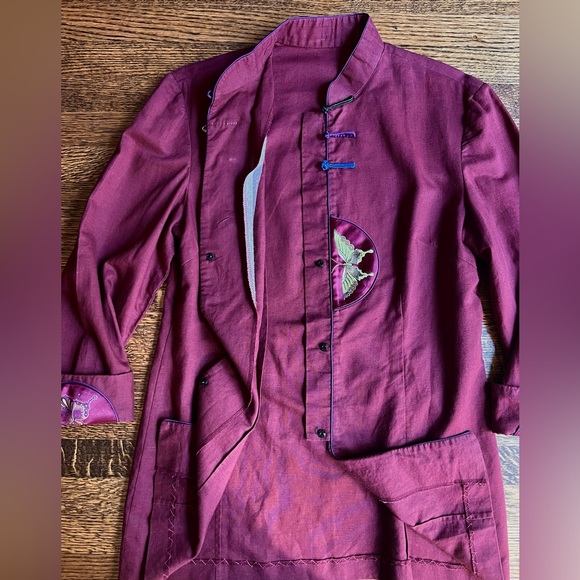 Butterfly Linen Tunic, Handmade Jacket with Frog Closures, Silk Appliqué - Picture 9 of 10